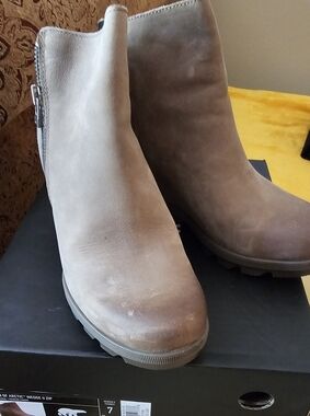 Sorel Women's Tan Brown Suede Ankle Boots